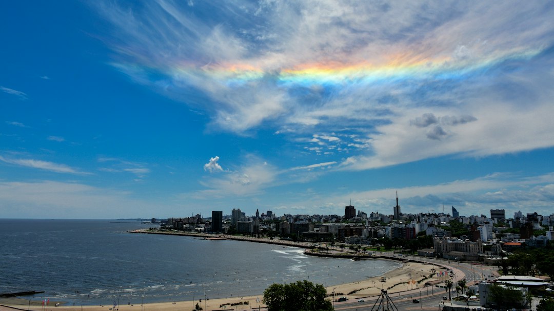 Vista de Montevideo, Uruguay, en un día soleado
